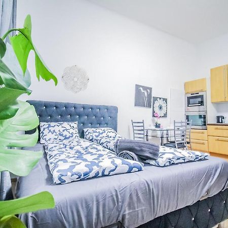 Comfort Quad Room Hn Вена Экстерьер фото