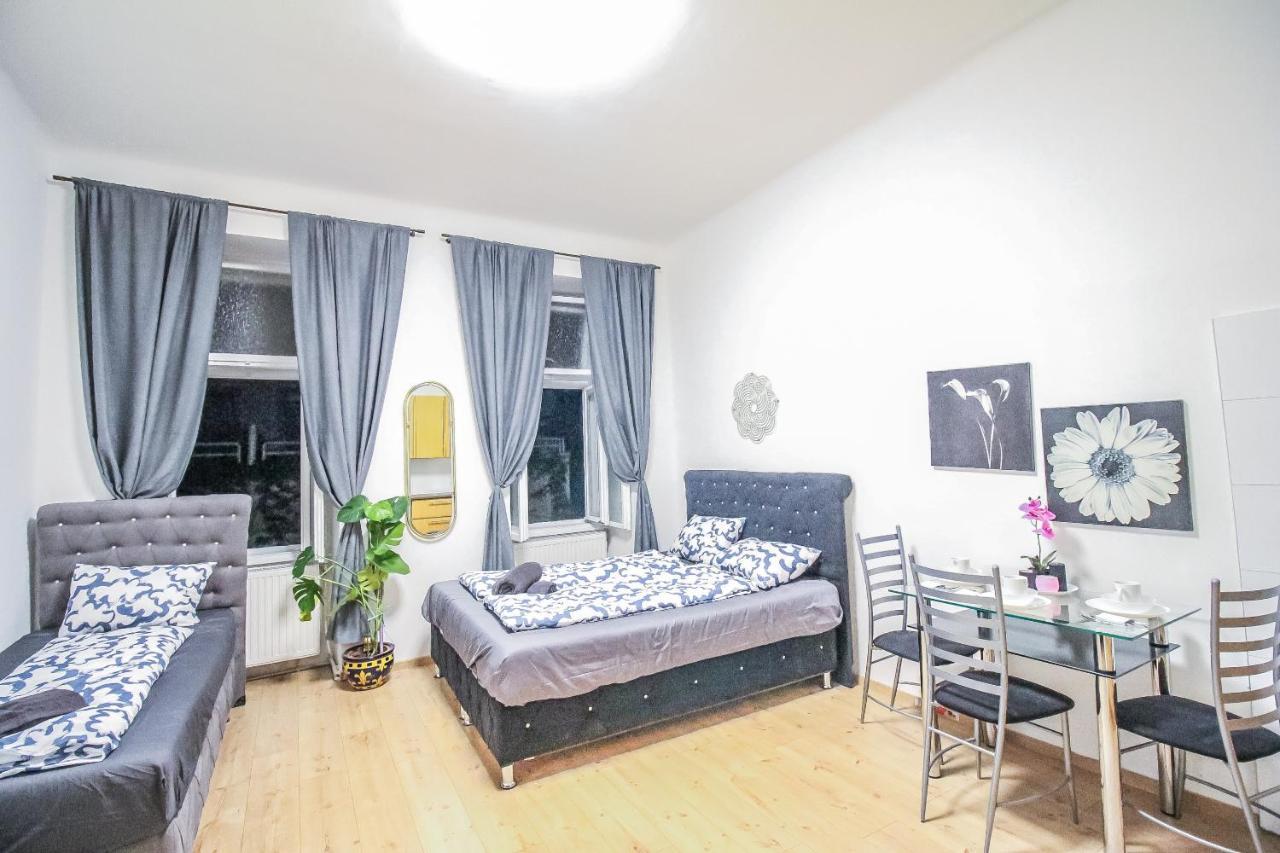 Comfort Quad Room Hn Вена Экстерьер фото